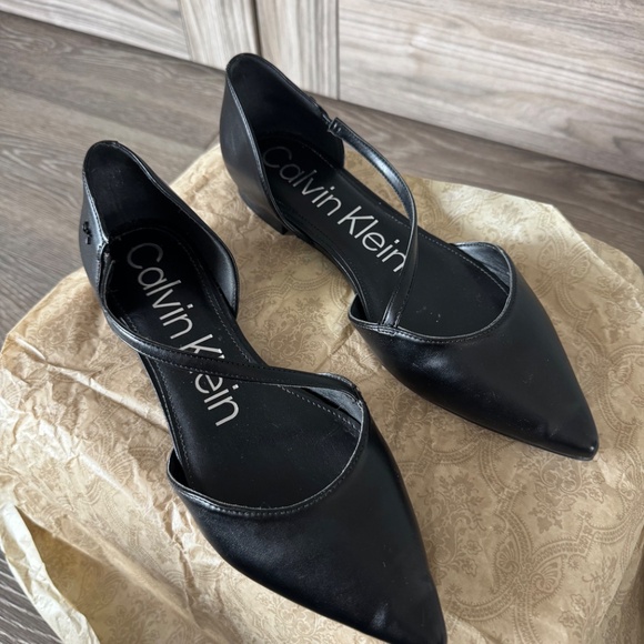 Brand New Calvin Klein Black Flats - Picture 3 of 6